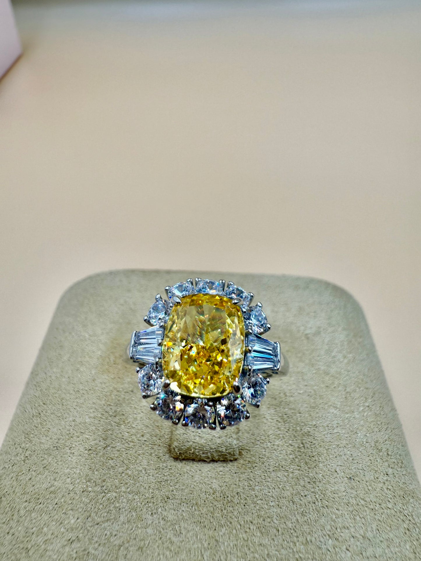 925 Silver Ring – vivid yellow zircon