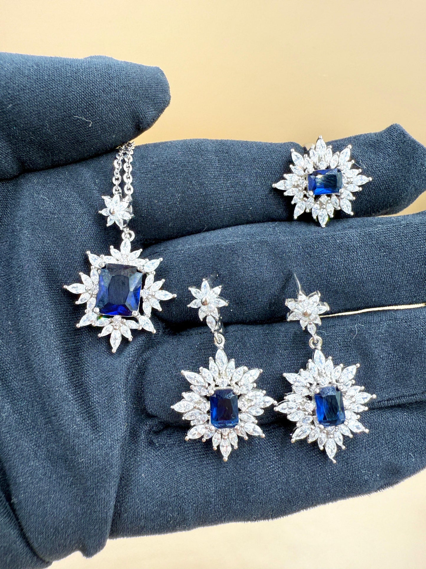 Royal Blue Zircon Jewelry Set – Pendant & Earrings