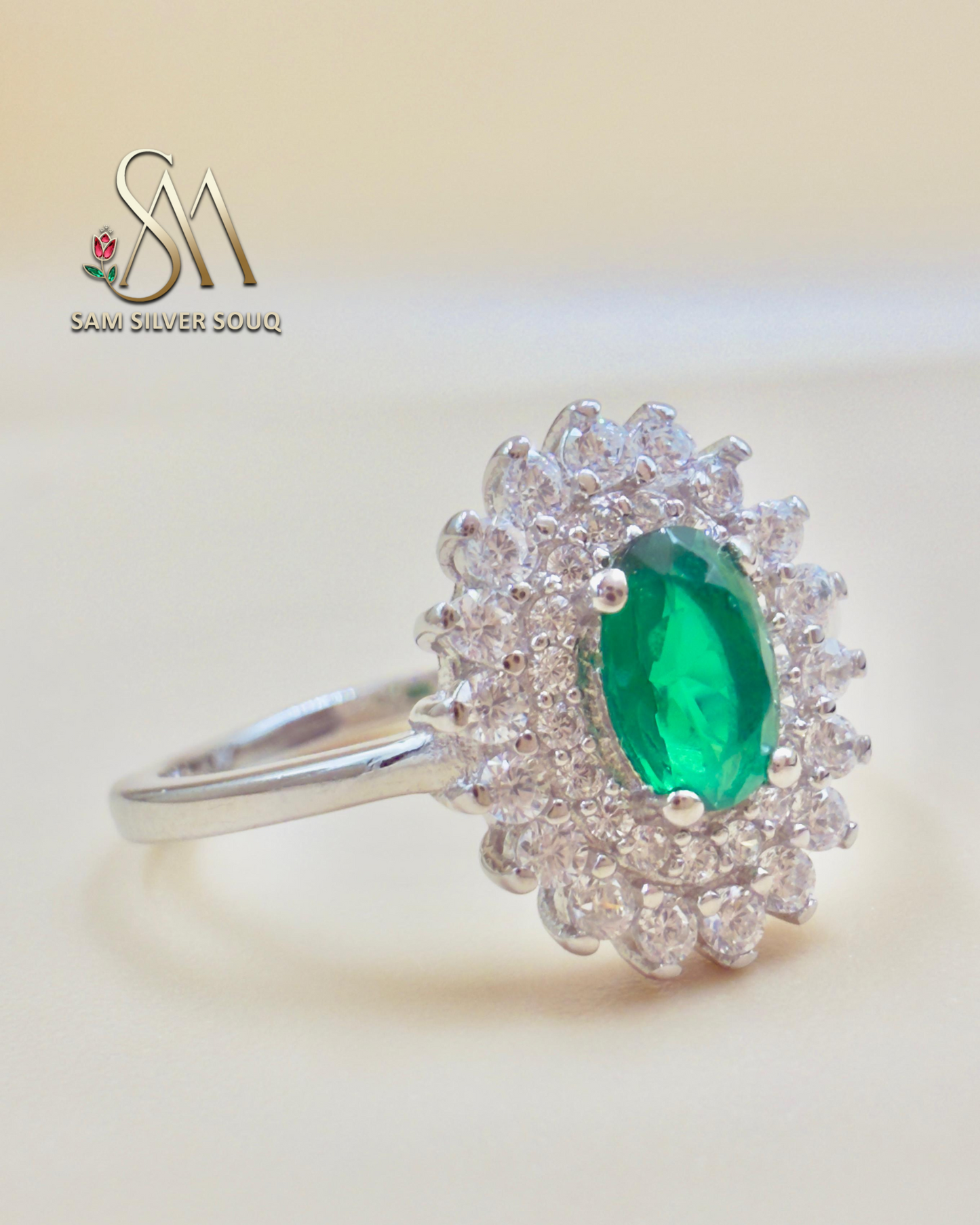 SILVER RING WITH EMERALD STONE