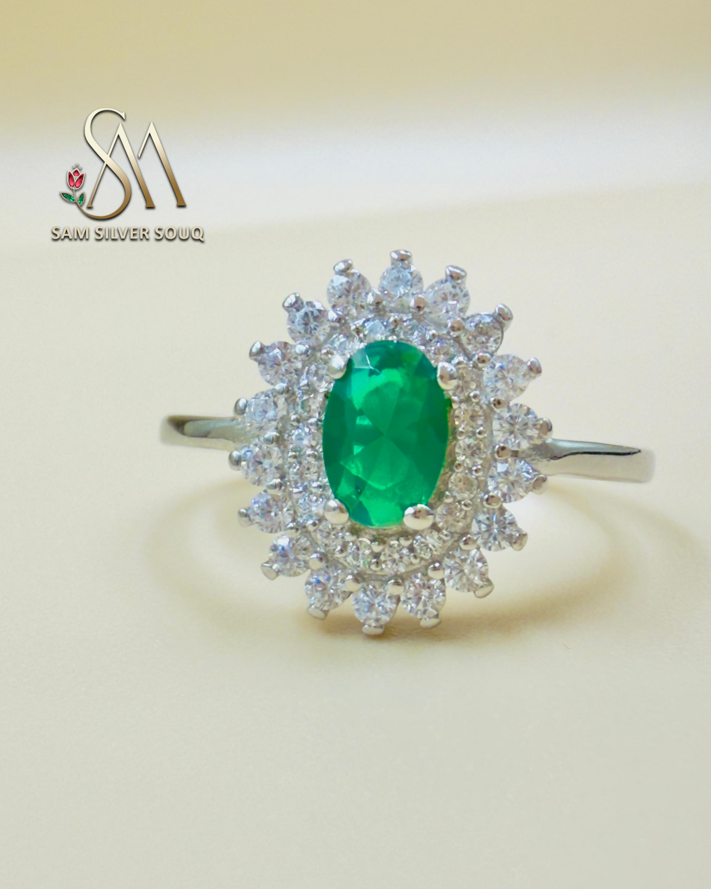 SILVER RING WITH EMERALD STONE