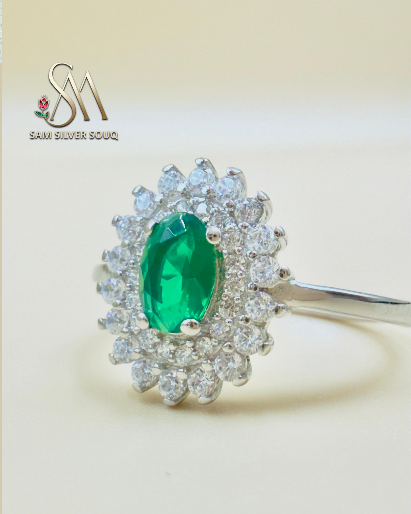 SILVER RING WITH EMERALD STONE