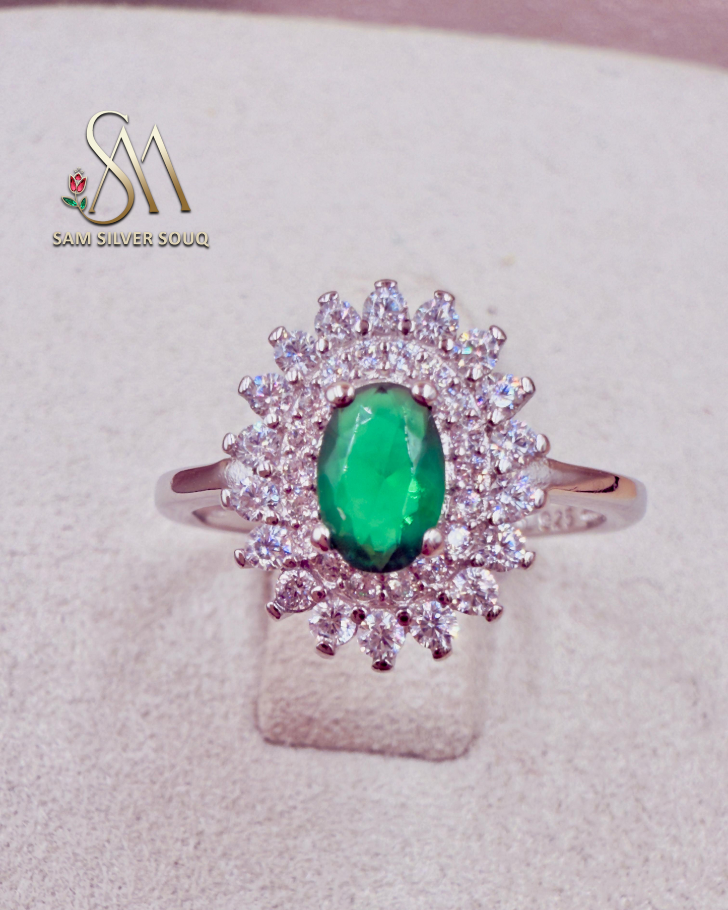 SILVER RING WITH EMERALD STONE