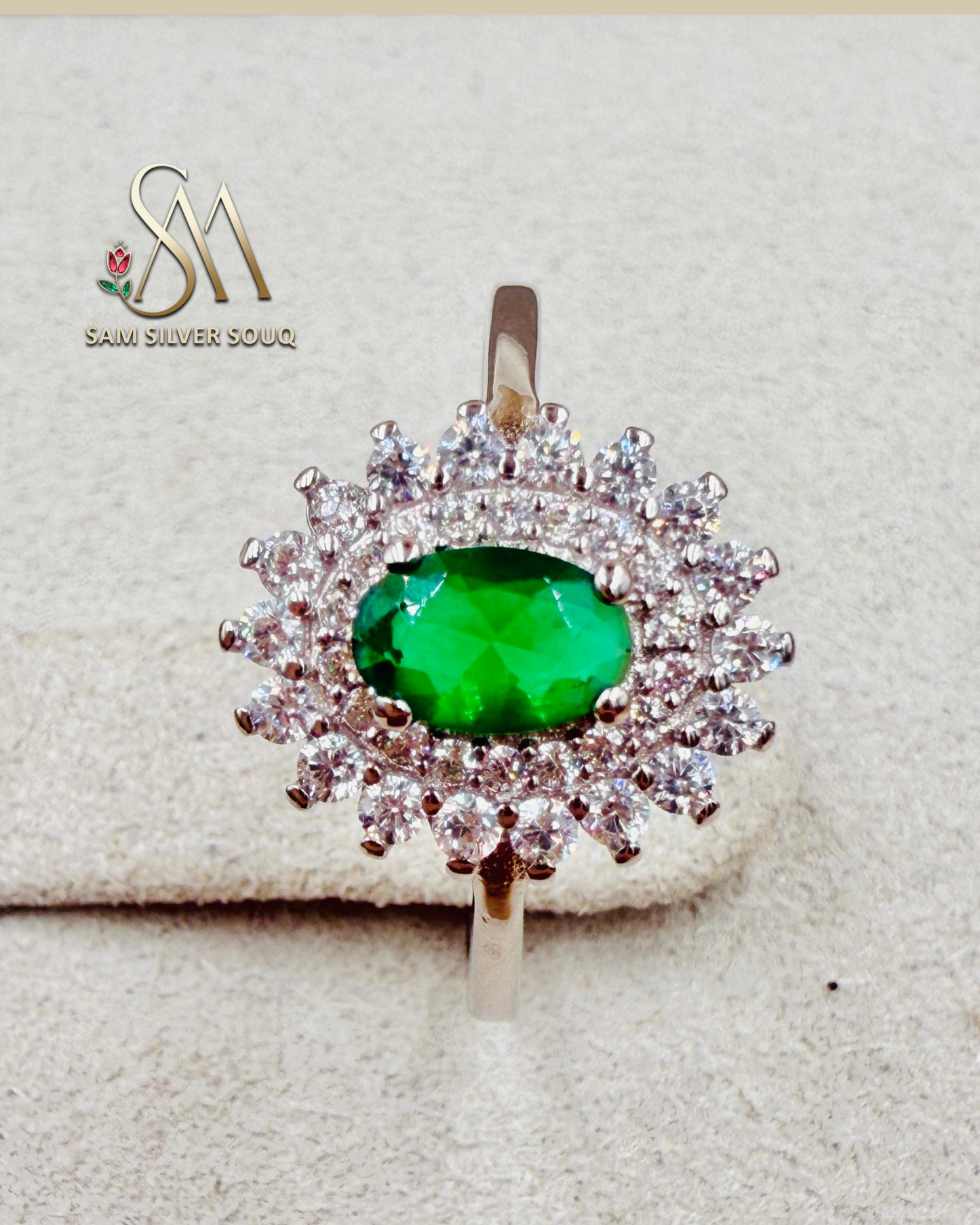 SILVER RING WITH EMERALD STONE