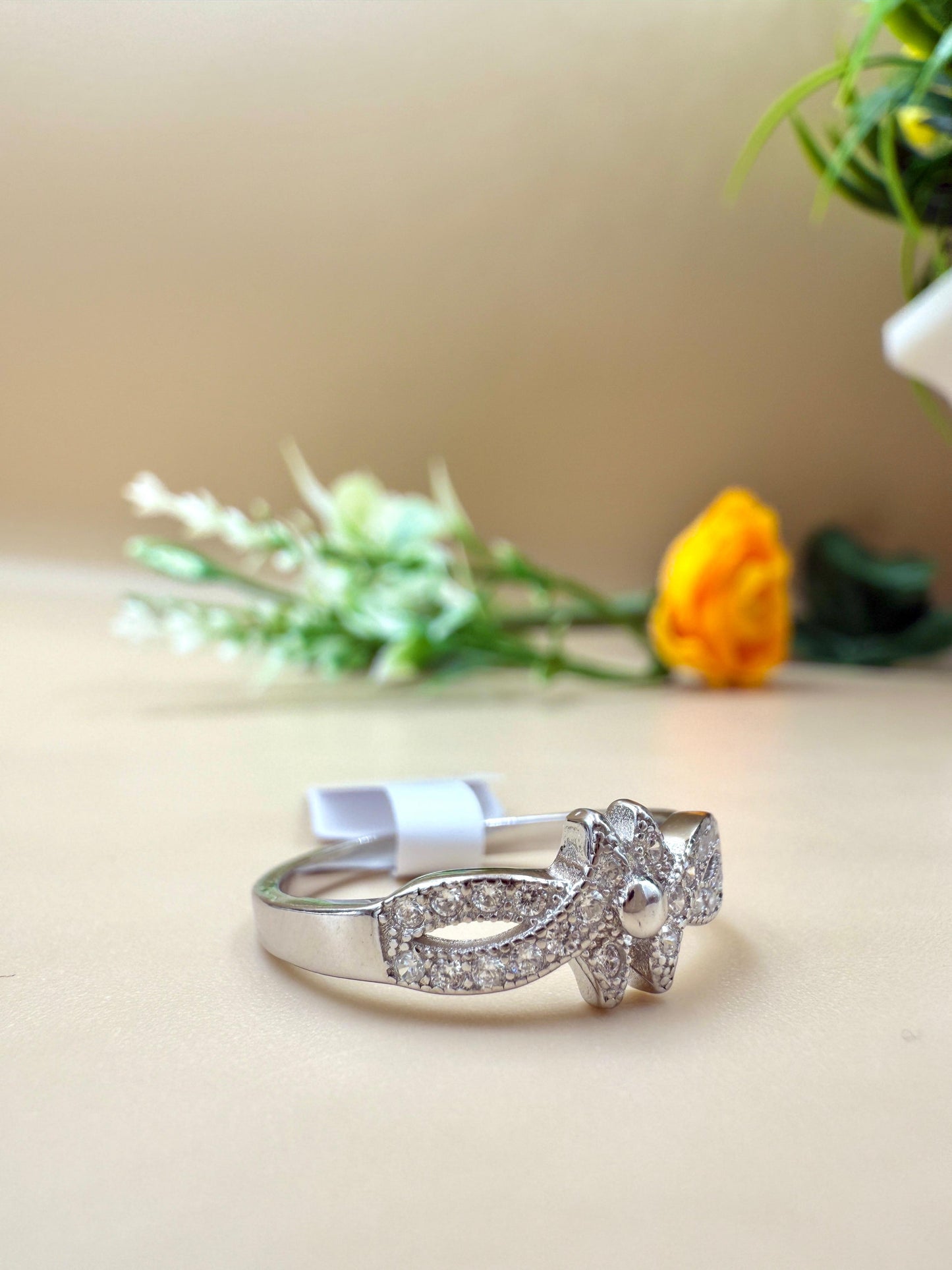 Elegant Bow-Inspired Zircon Ring